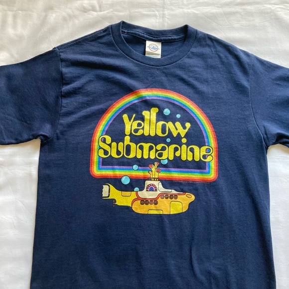 Woman’s Navy Blue T Shirt Yellow Submarines graphic Size S - Picture 8 of 8